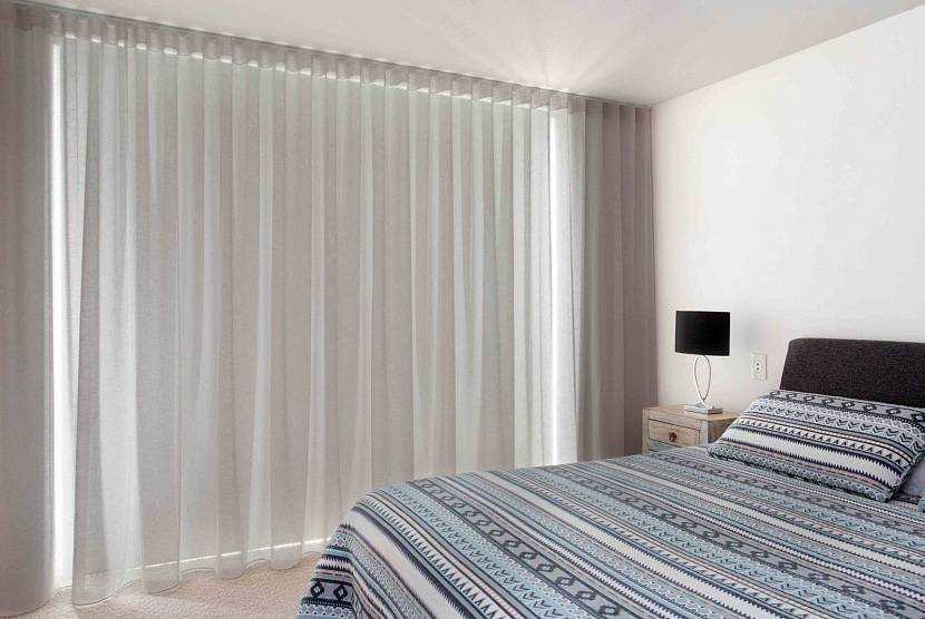 Шторы в спальню: топ-150 фото новинок дизайна. современные варианты оформления штор в спальне