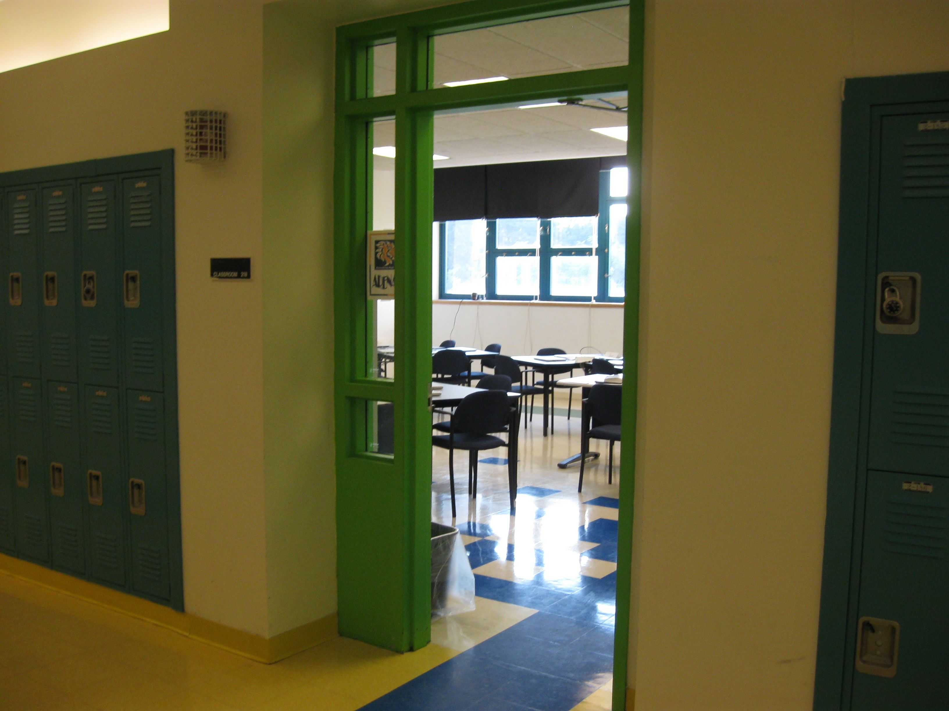 Двери для учебных заведений