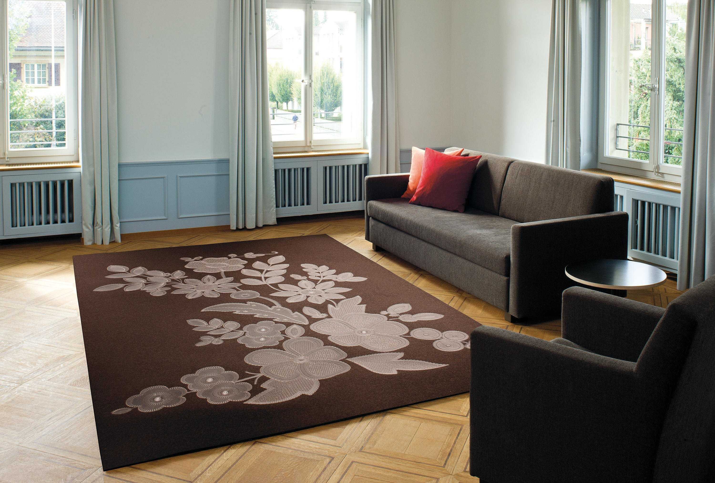 Ковер в спальню (59 фото): белые овальные коврики на пол, небольшие дорожки