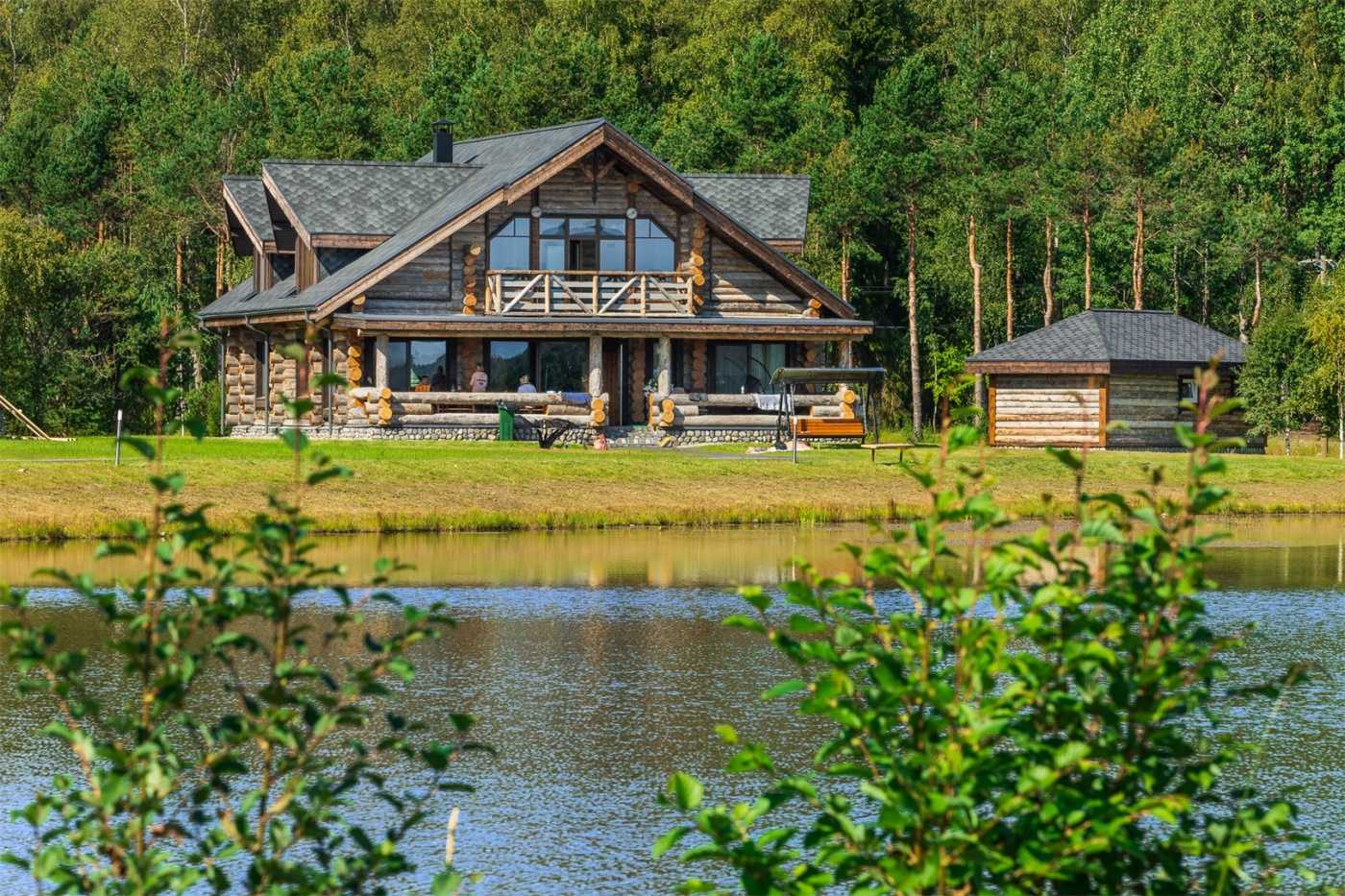 Гостевой дом black bull house / блэк булл хаус, щелкино, ул. сливовая, уч. № 350