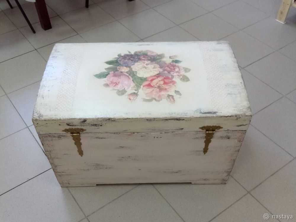 10 идей: как украсить сундук своими руками – фото