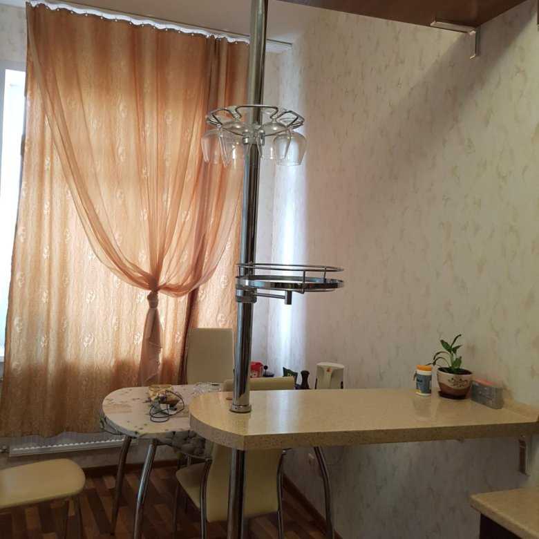 Дизайн маленькой кухни с барной стойкой