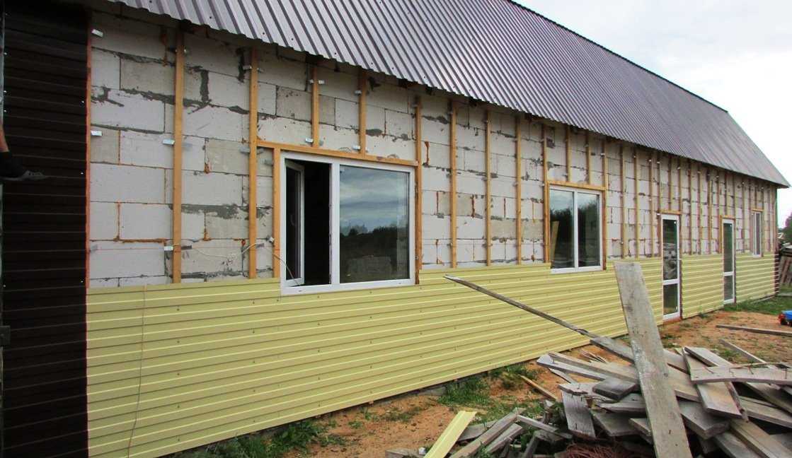 Дома обшитые профлистом Дом профлистом Металлопрофиль МП 18 волна фасад здания Обшивка домов профлистом Сайдинг металлопрофиль Дом обшитый профлистом Профлист МП 18 фасад Дом из профнастила Отделка дома профлистом Монтаж сайдинга дачного дома Сайдинг рал