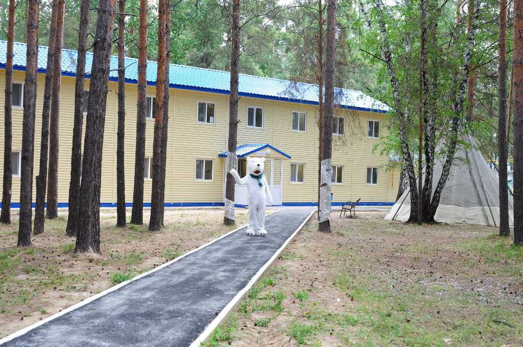 Как оформить отрядный уголок