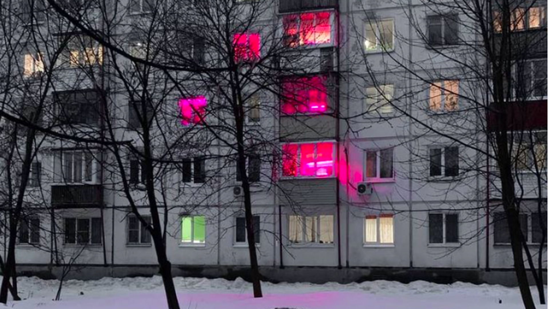 Ошибки  и правила расположения точечных светильников на потолке - на кухне, в спальне, в зале, в ванной, в детской.