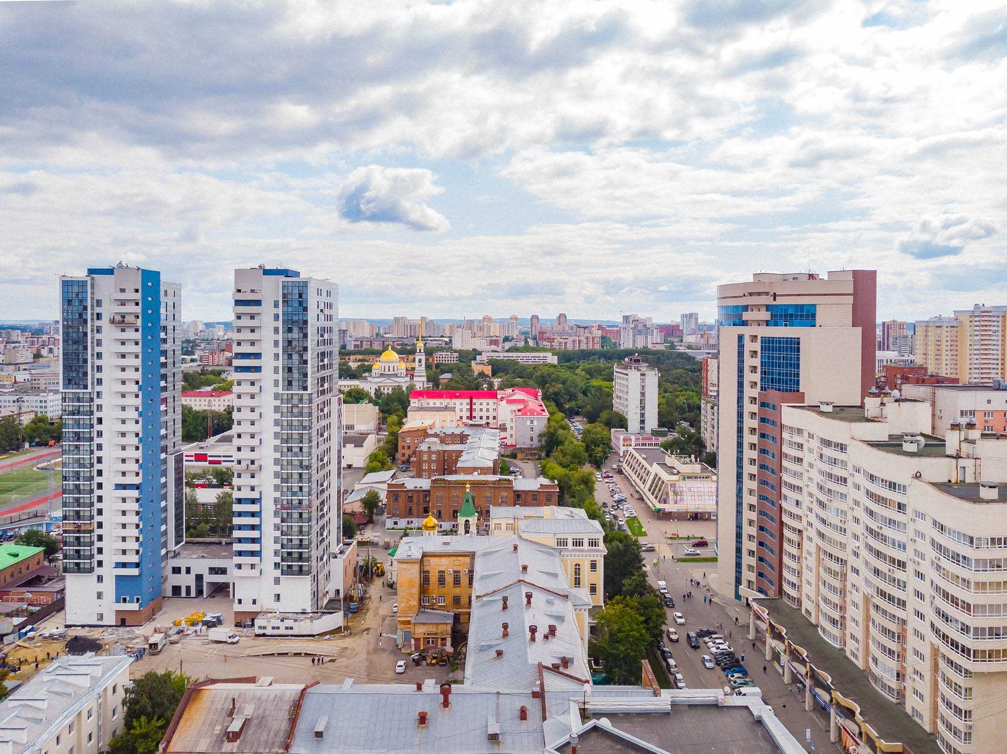 Город этажей екатеринбург. Южно Сахалинск высотки. Зеленоград высотка. Хабаровск Сити высотки. Вид с 25 этажа Стерлитамак.