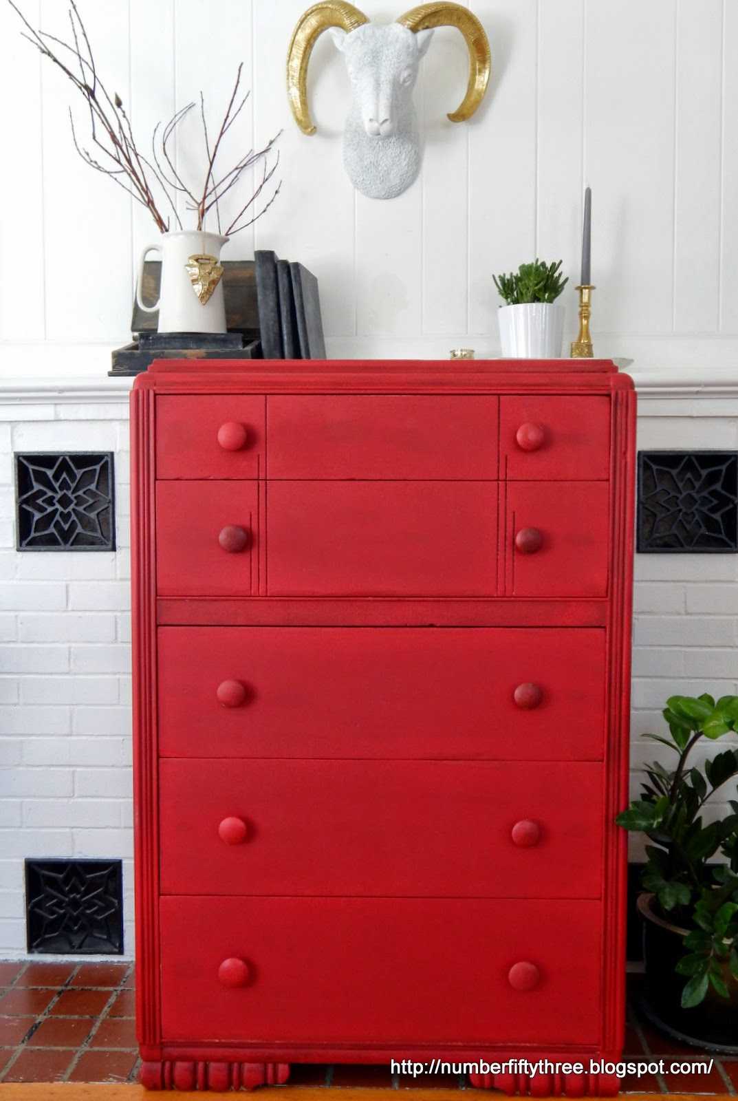 Комоды в гостиную: фото в интерьере и дизайнерские идеи оформления