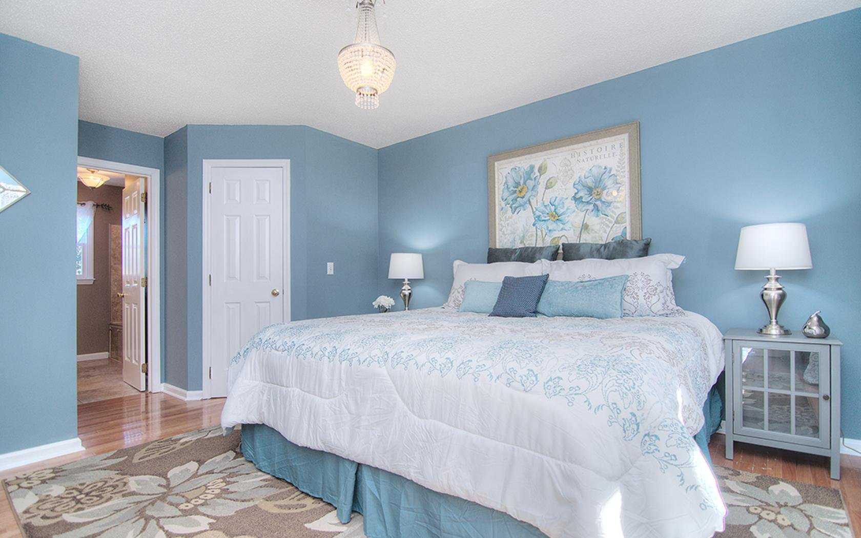 Дизайн голубой спальни [150+ фото]: идеи интерьера, нюансы цветовых сочетаний