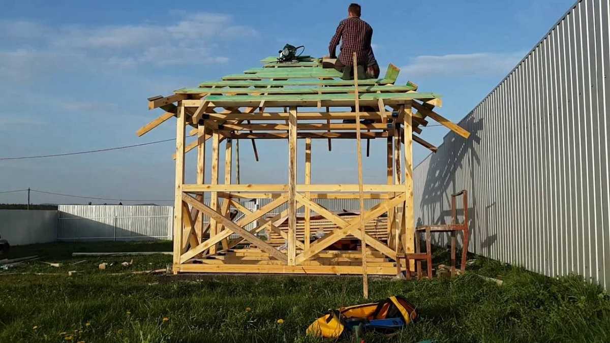 Четырехскатная крыша – вальмовая или шатровая?