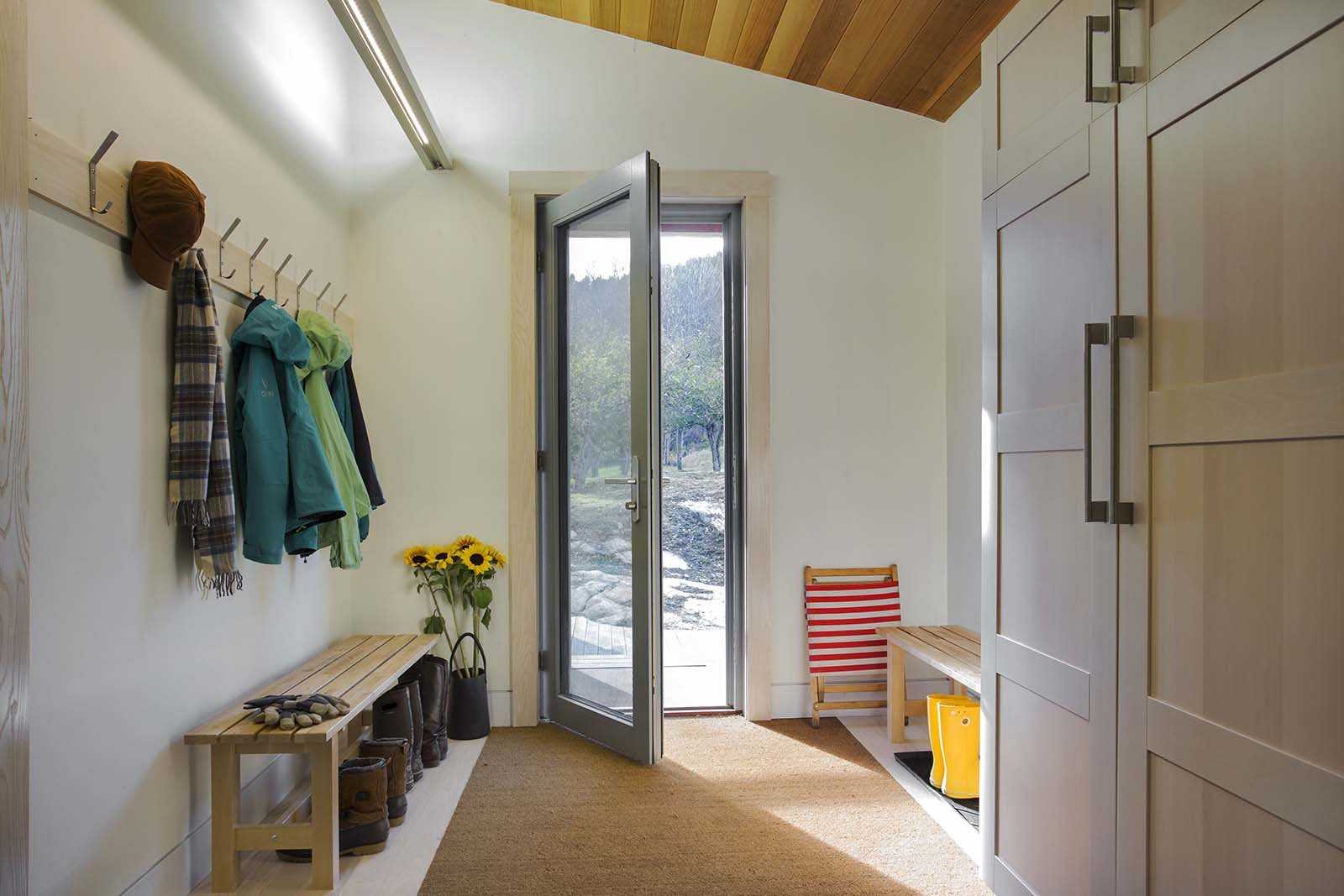 Интерьер и внутреннее устройство тамбура в частном доме