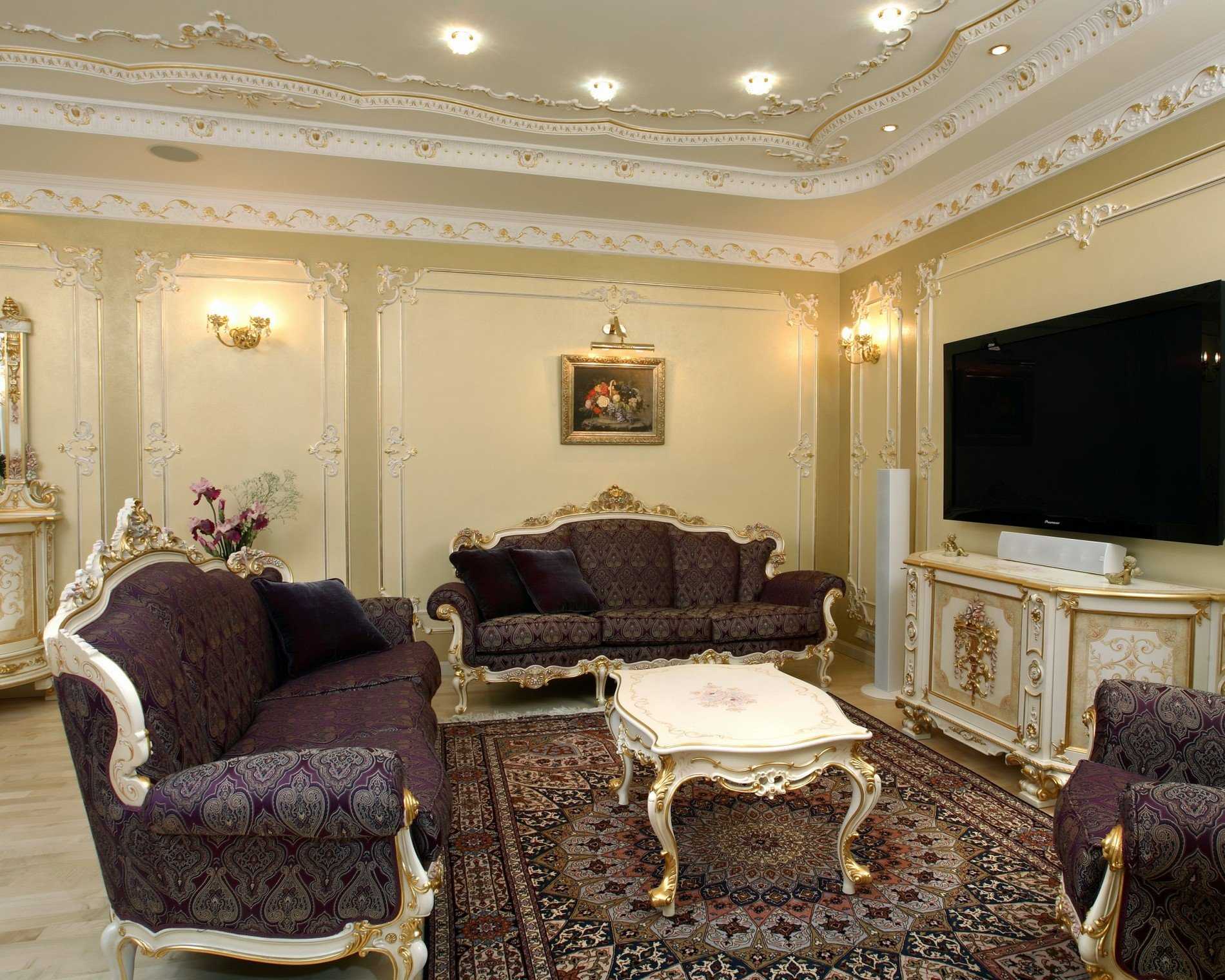 Диваны в стиле бароккоClassic Interior Barocco Квадратный столик Plutone, итальянской фабрики Silik, Art 8847 Мягкая мебель в стиле Барокко Диван Барокко БД Вояж 3 Jumbo collection lgd56 Диван Барокко в современном интерьере Маккензи-Чайлдс Queen Bee Дива