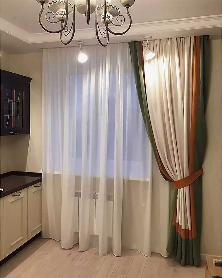 Как смотрятся двойные шторы на кухне, фото в интерьере
