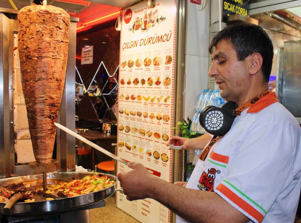 Модно, вкусно, прибыльно: продажа шаурмы как бизнес - стоит ли открывать в 2022 году