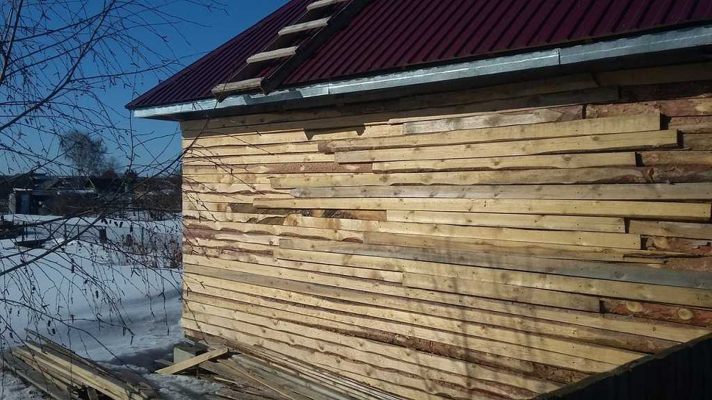 Забор из горбыля: как сделать своими руками, фото и варианты для дачи