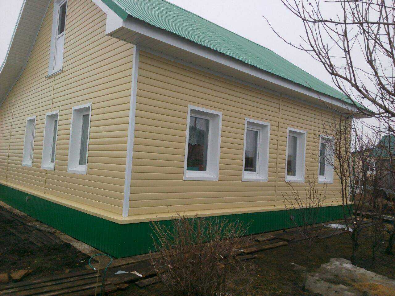 100 вариантов: крыши частных домов из профнастила на фото