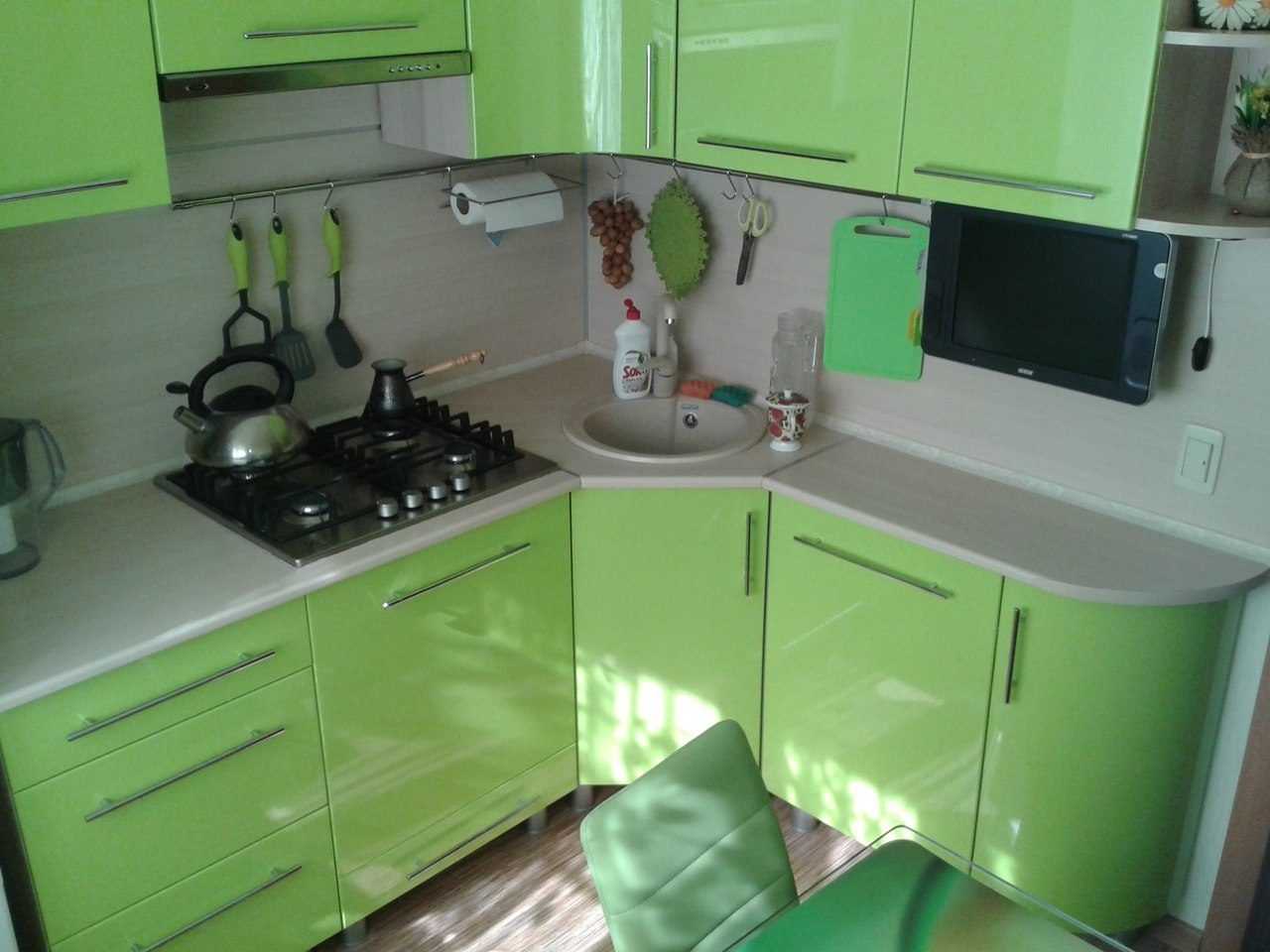 Маленькая угловая кухня в хрущевке. 95 фото дизайна угловой кухни