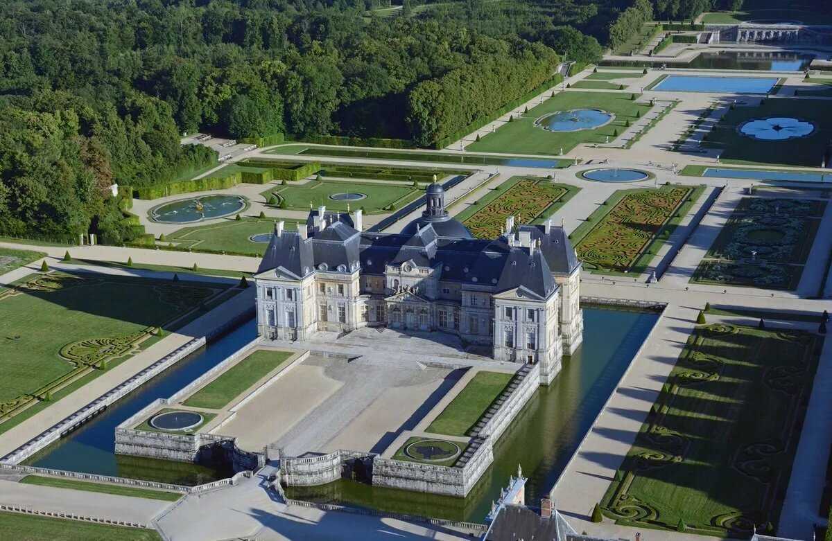 Замок во-ле-виконт  (vaux le vicomte)